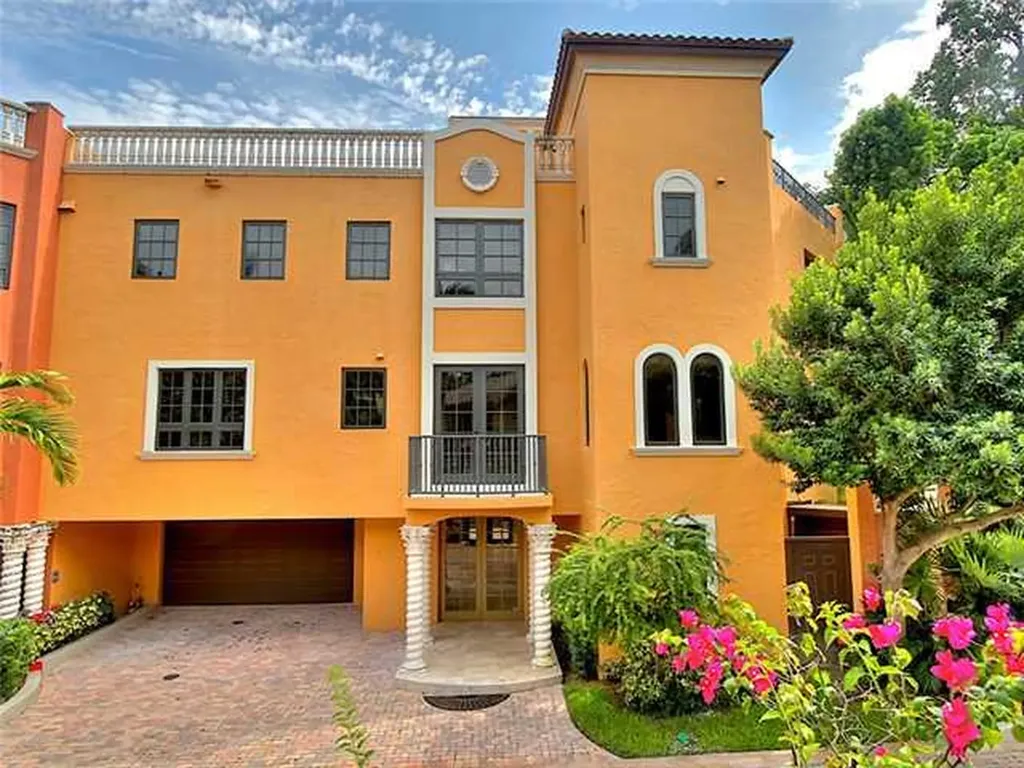 3471 Main Hy Miami FL 33133
