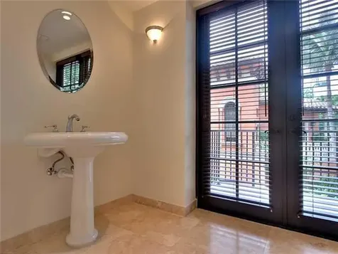 3471 Main Hy Miami FL 33133