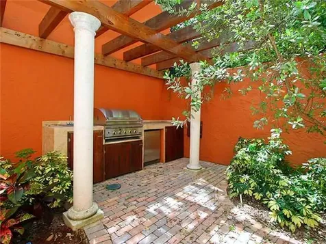 3471 Main Hy Miami FL 33133