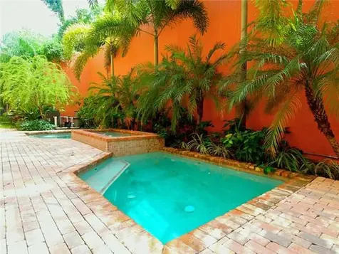 3471 Main Hy Miami FL 33133