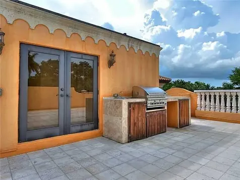 3471 Main Hy Miami FL 33133