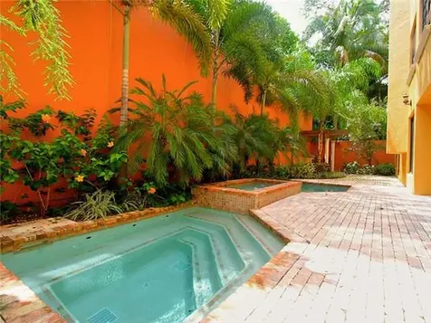 3471 Main Hy Miami FL 33133