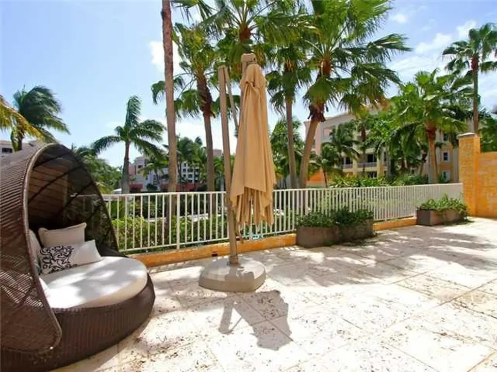 711 Crandon Bl Key Biscayne FL 33149
