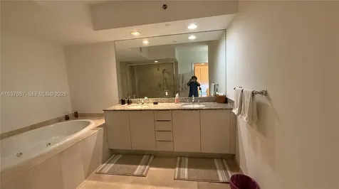 Hallandale Beach FL 33009