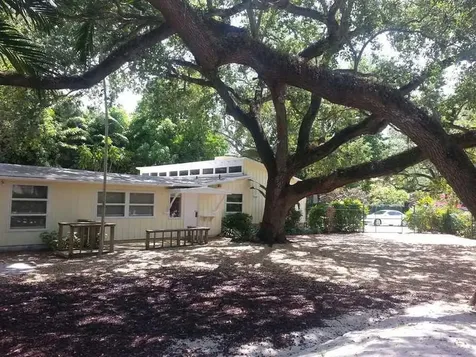 3575 N Moorings Way Miami FL 33133