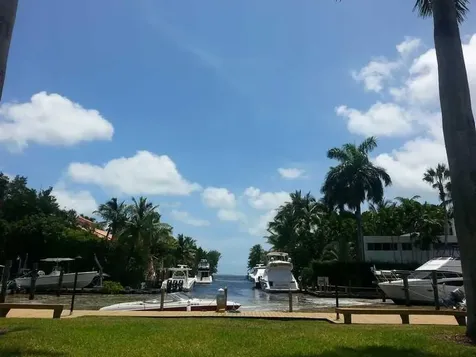 3575 N Moorings Way Miami FL 33133