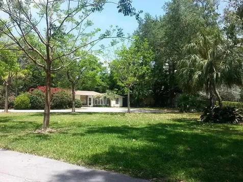 3575 N Moorings Way Miami FL 33133
