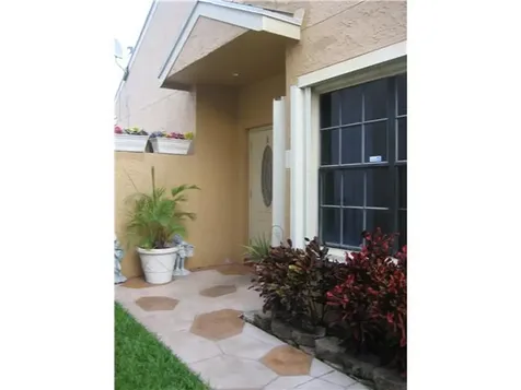 1251 SW 87th Way Pembroke Pines FL 33025