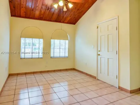2421 N Bay Road Miami Beach FL 33140
