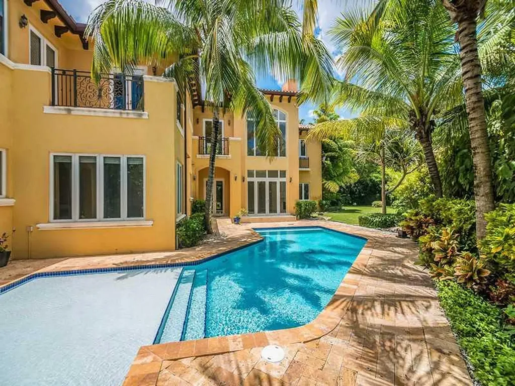 5760 La Luneta Avenue Miami FL 33155