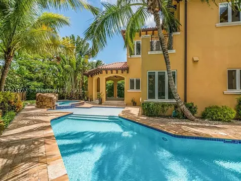 5760 La Luneta Avenue Miami FL 33155