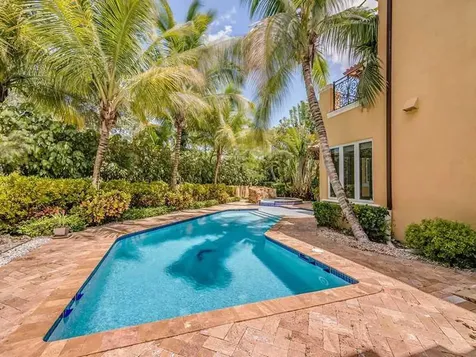 5760 La Luneta Avenue Miami FL 33155
