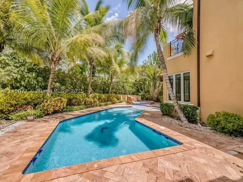 5760 La Luneta Avenue Miami FL 33155