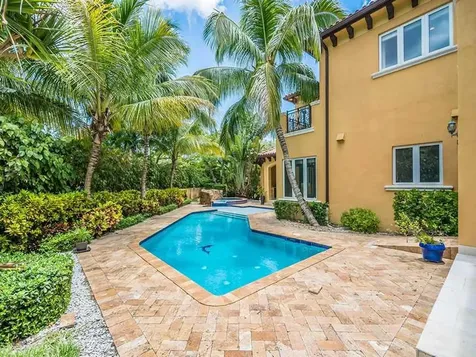 5760 La Luneta Avenue Miami FL 33155