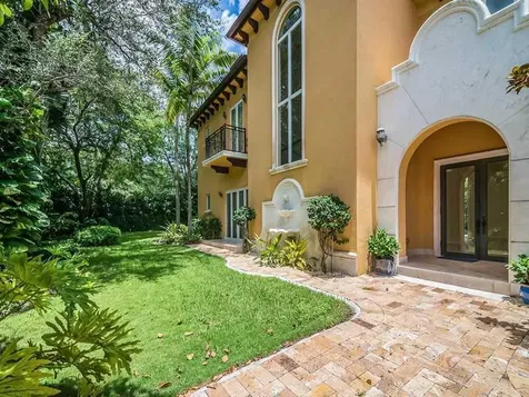 5760 La Luneta Avenue Miami FL 33155