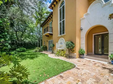 5760 La Luneta Avenue Miami FL 33155