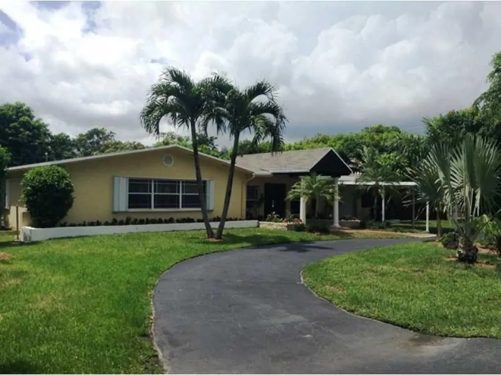 15200 SW 87 Court Palmetto Bay FL 33157