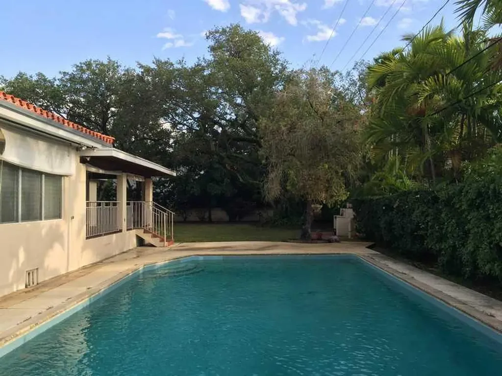 6910 Leonardo Street Coral Gables FL 33146