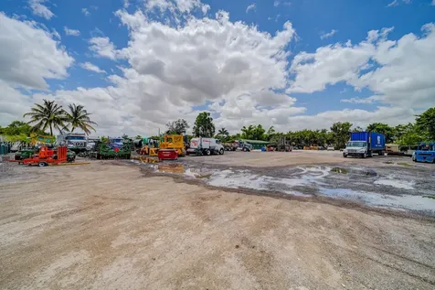 15721 NW 122 Avenue Miami FL 33018