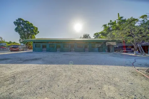 15721 NW 122 Avenue Miami FL 33018