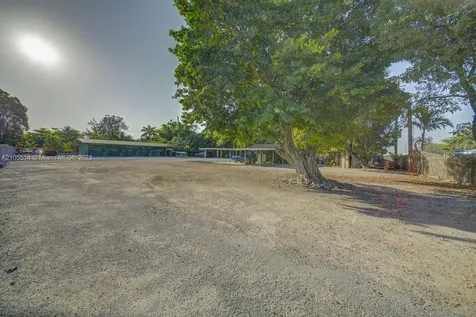 15721 NW 122 Avenue Miami FL 33018