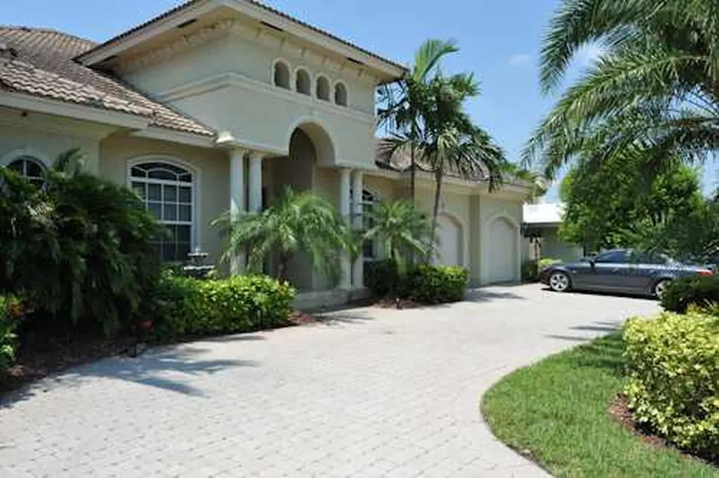 2810 NE 39th Court Lighthouse Point FL 33064