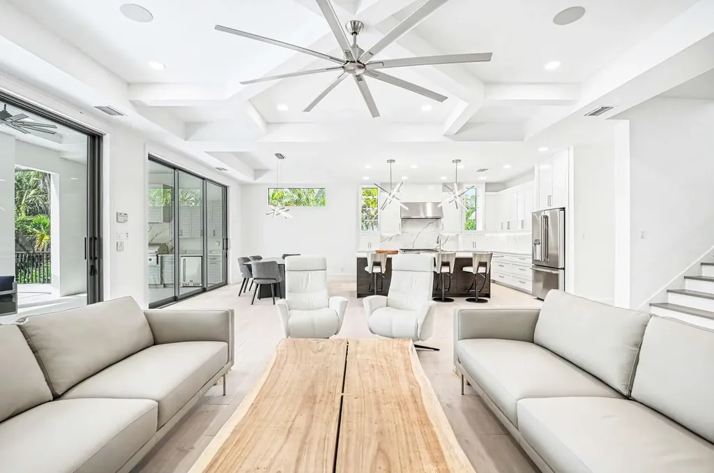 375 Periwinkle Court Marco Island FL 34145