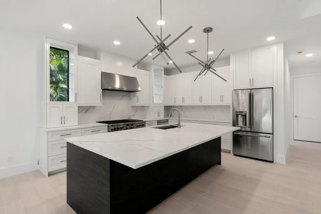 375 Periwinkle Court Marco Island FL 34145