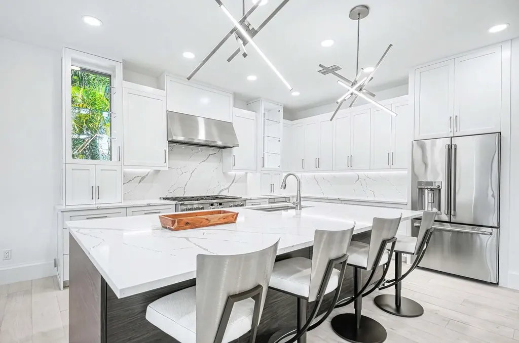 375 Periwinkle Court Marco Island FL 34145