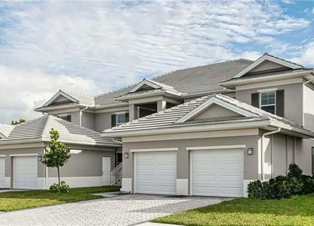 Naples FL, 251 Indies Drive E, Unit 202