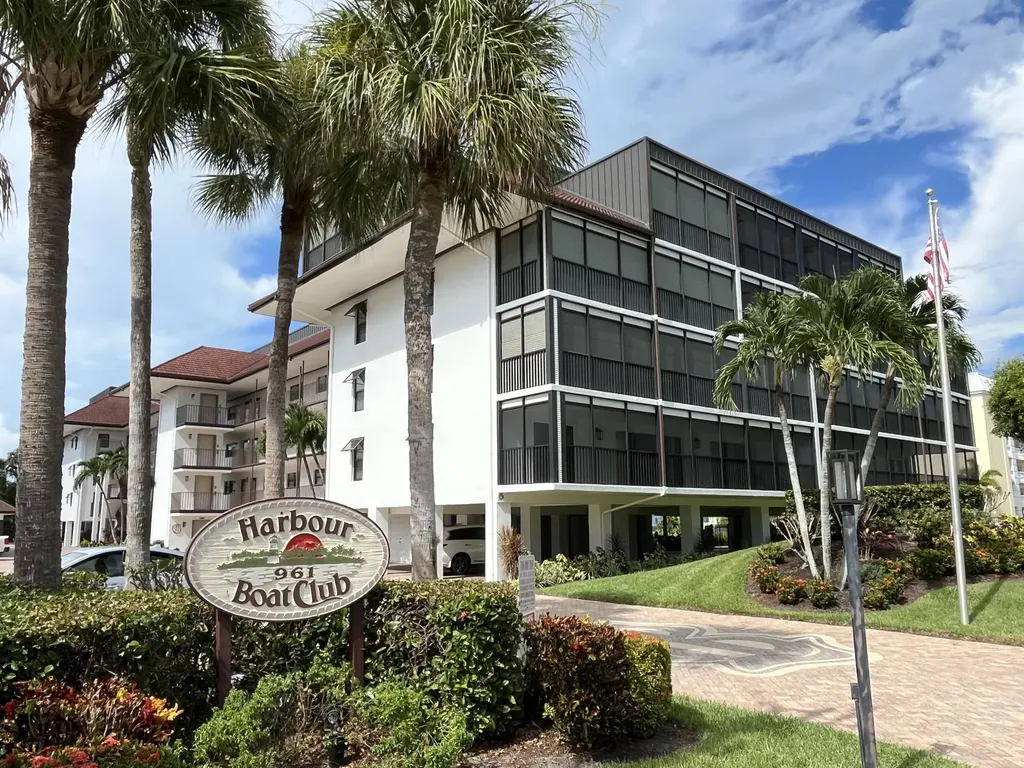 961 Swallow Marco Island FL 34145