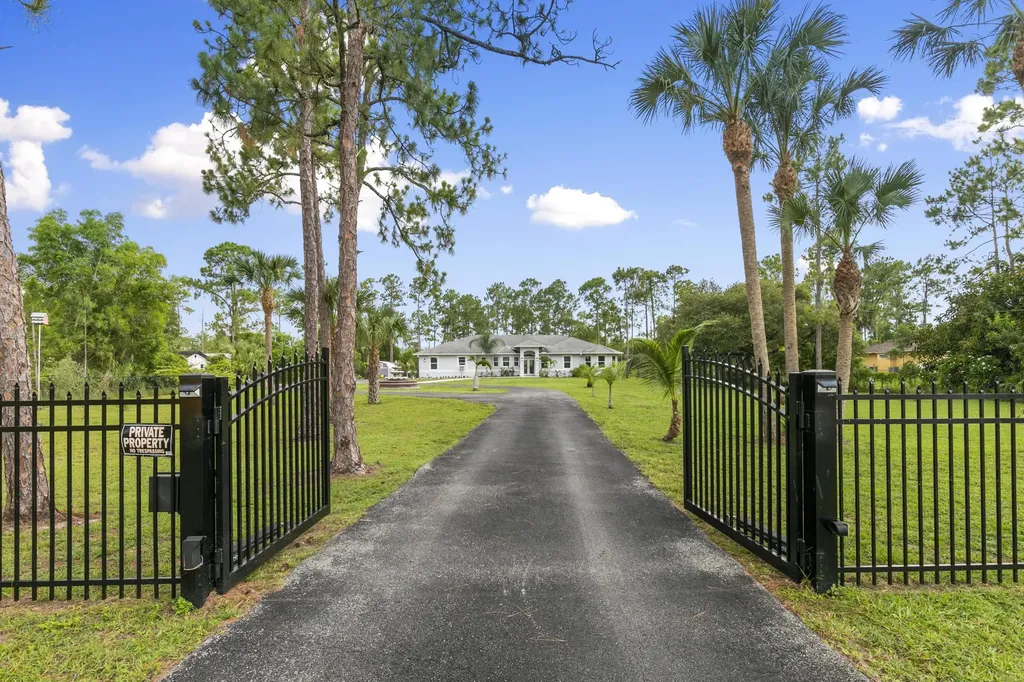 3620 4th Avenue NE Naples FL 34120
