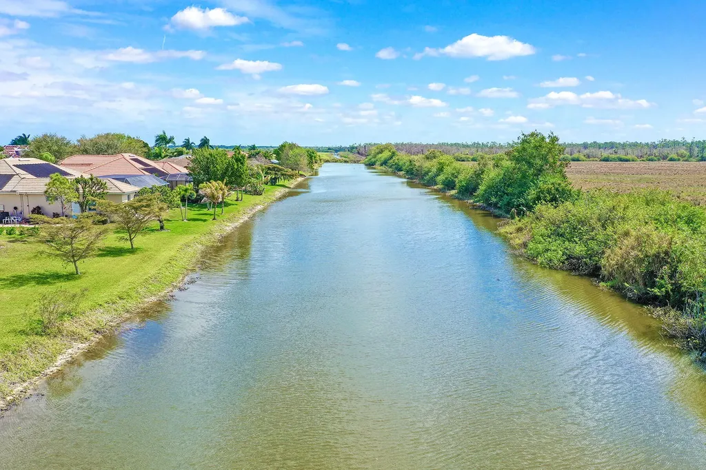 18013 Sandtrap Drive Naples FL 34114