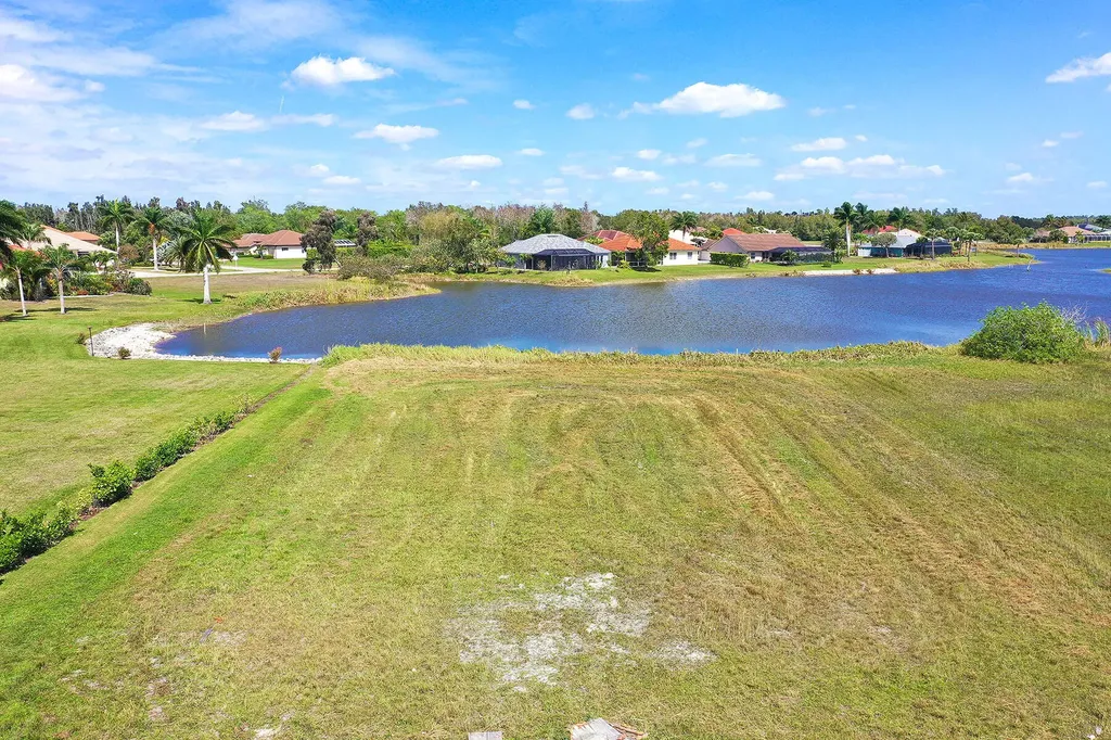 18013 Sandtrap Drive Naples FL 34114