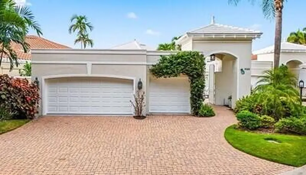 Naples FL, 7897 Cocobay Drive
