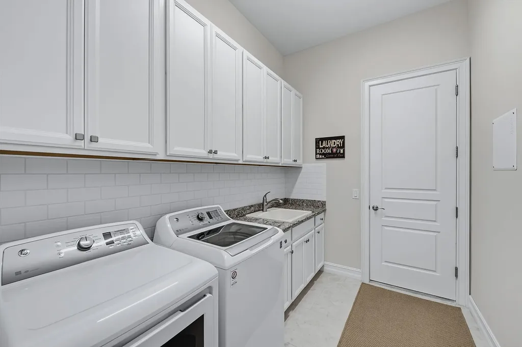 9454 Lagomar Court Naples FL 34114