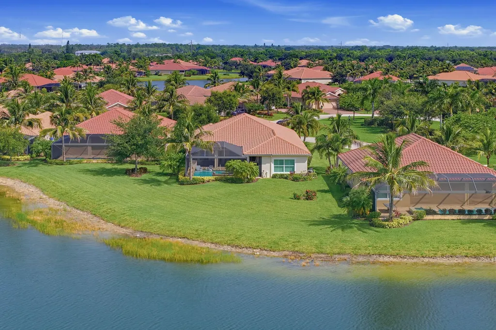 9454 Lagomar Court Naples FL 34114
