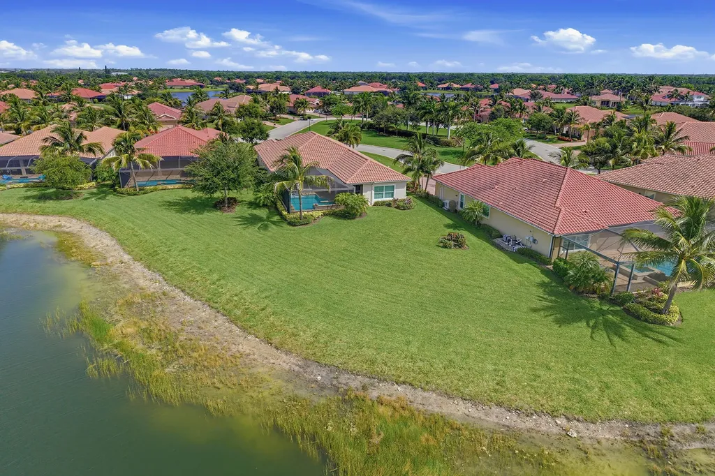 9454 Lagomar Court Naples FL 34114