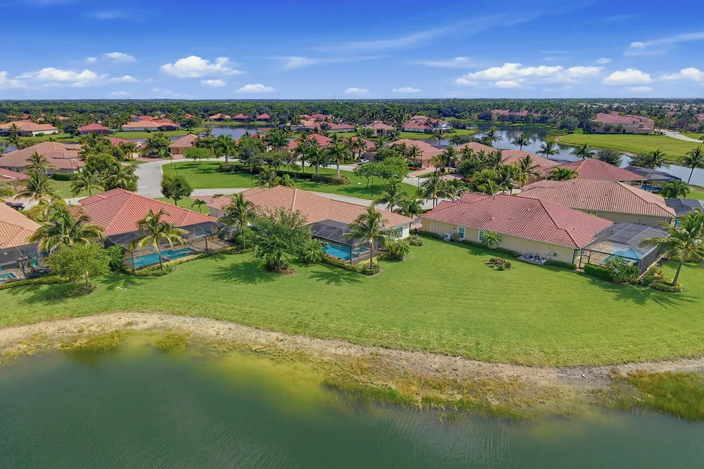 9454 Lagomar Court Naples FL 34114