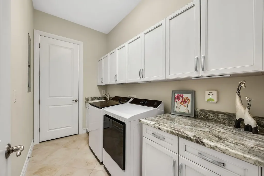 7825 Hawthorne Drive Naples FL 34113