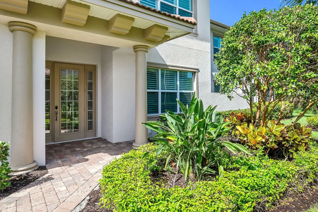 7825 Hawthorne Drive Naples FL 34113