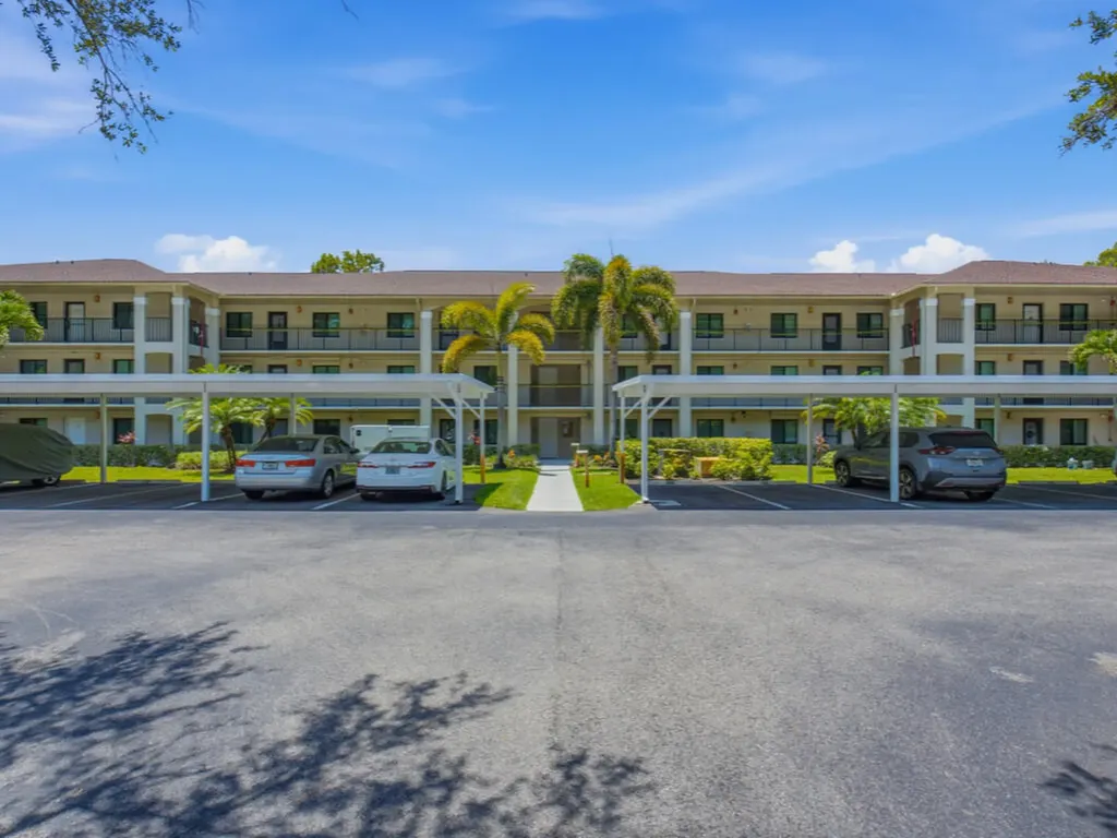 5784 Deauville Circle Naples FL 34112