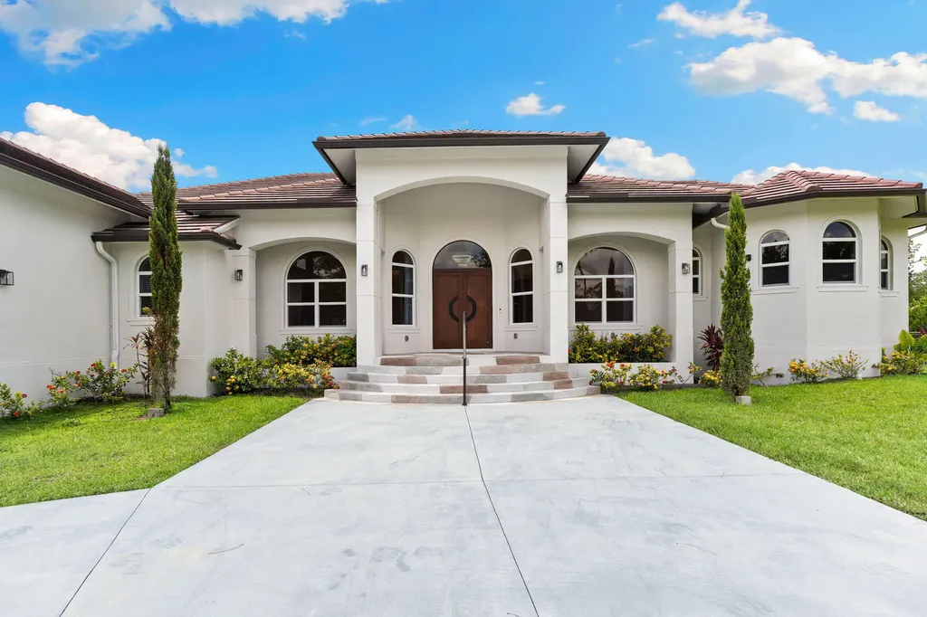 Naples FL, 379 25TH Street NW