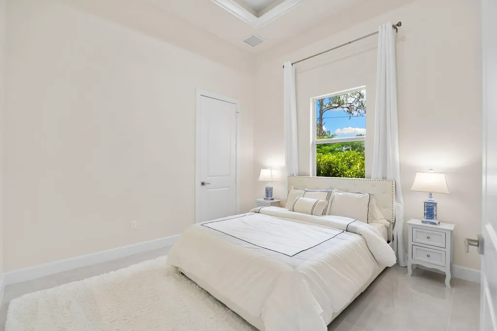 379 25th Street NW Naples FL 34120