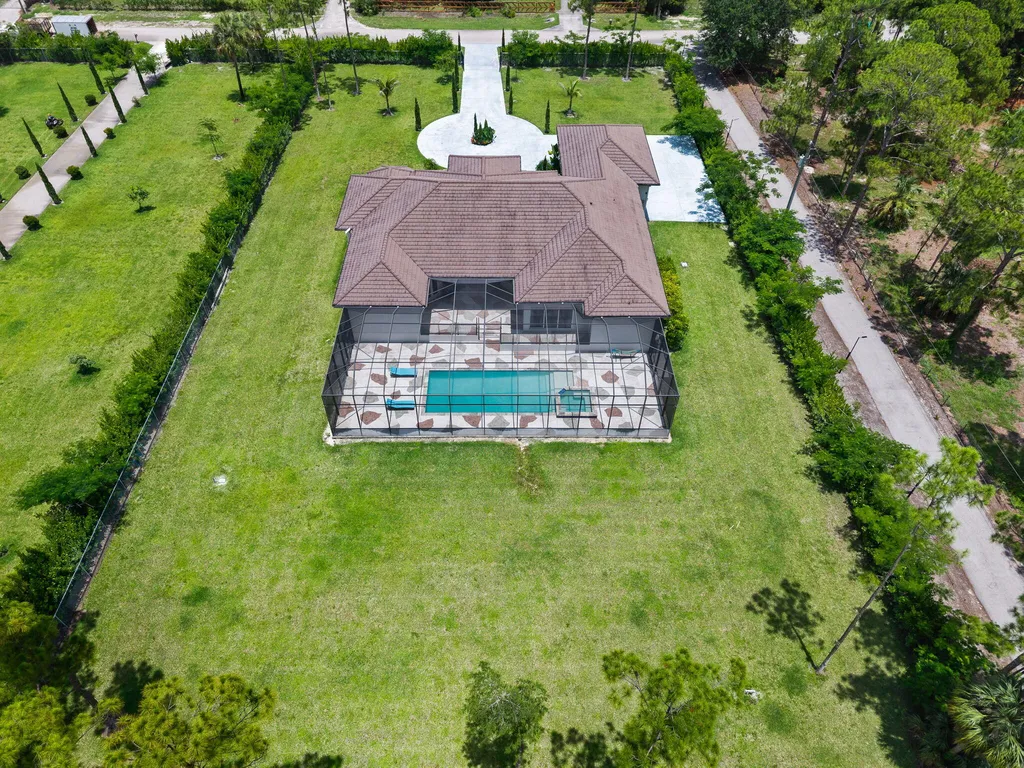 379 25th Street NW Naples FL 34120