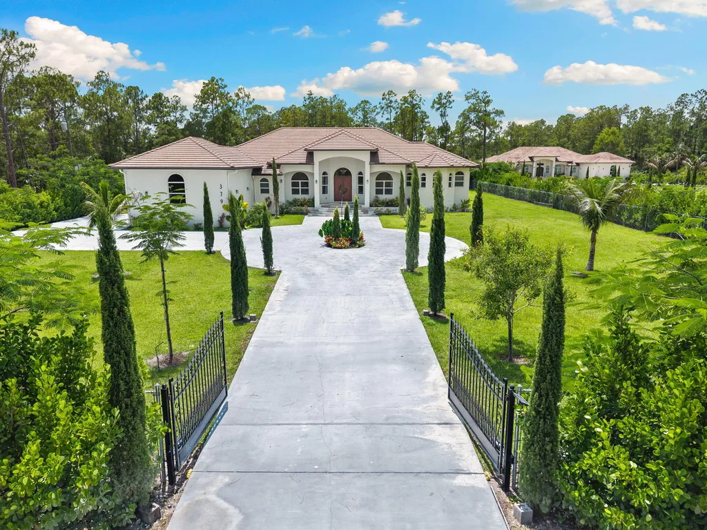 379 25th Street NW Naples FL 34120