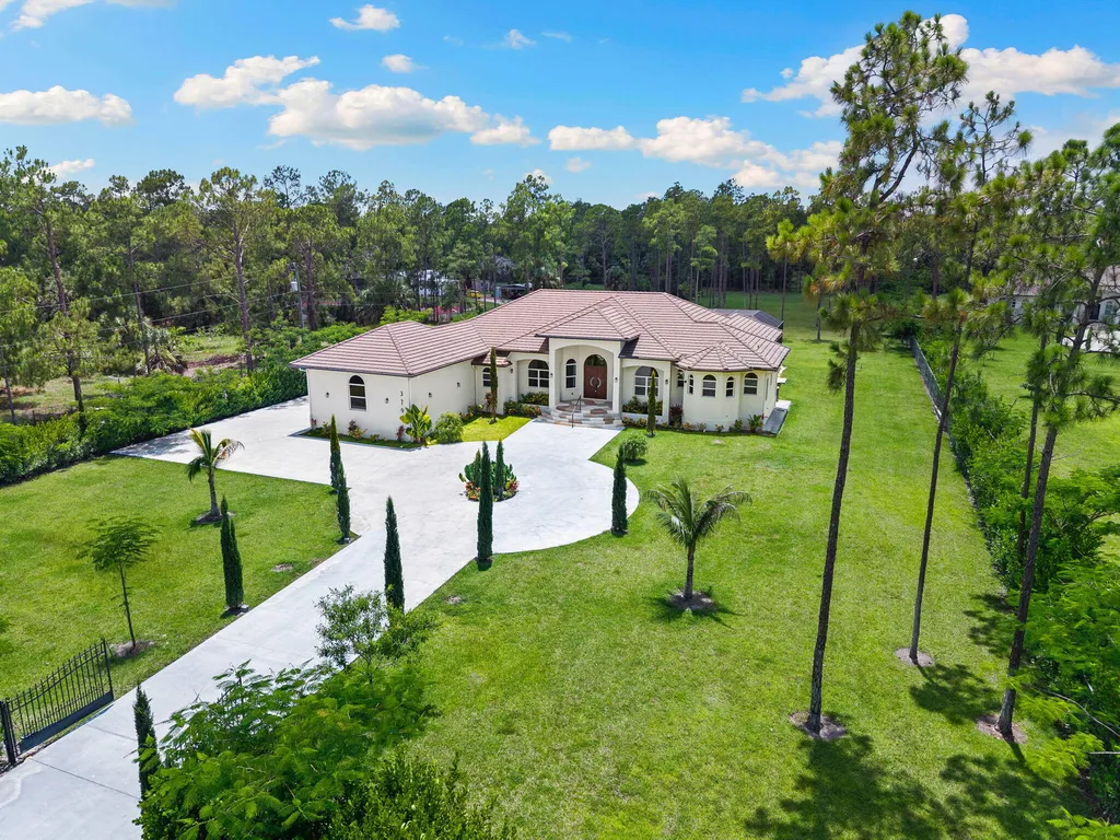 379 25th Street NW Naples FL 34120