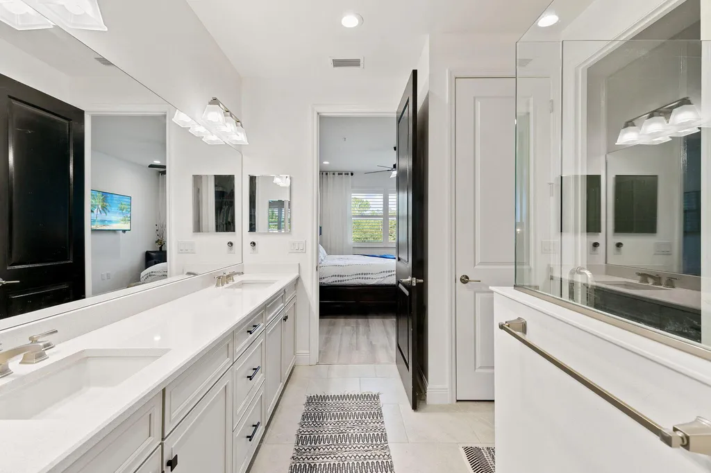 2567 Seychelles Drive Naples FL 34112