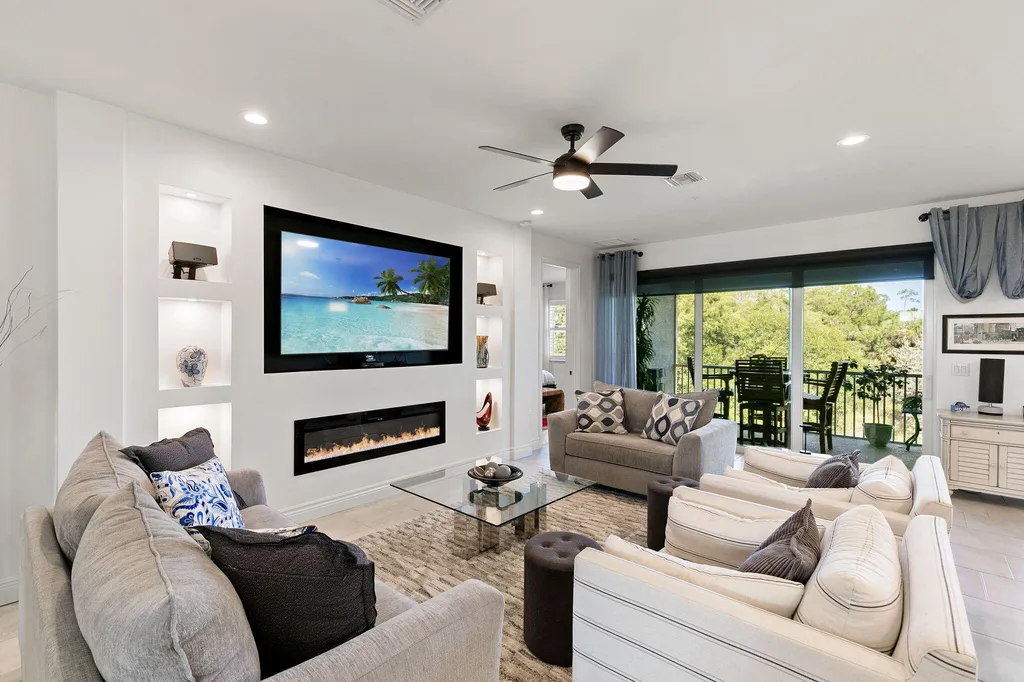 2567 Seychelles Drive Naples FL 34112
