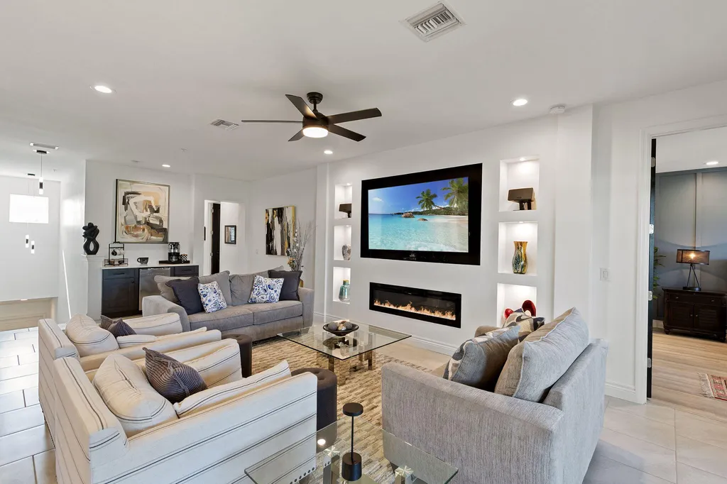 2567 Seychelles Drive Naples FL 34112